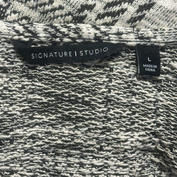Signature Studio Black and White Plaid Cardigan - Picture 3 of 4